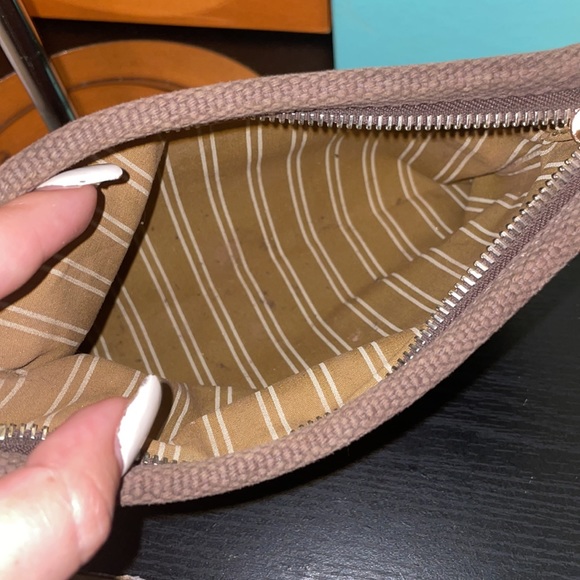 Louis Vuitton Antigua pouch - Picture 10 of 13